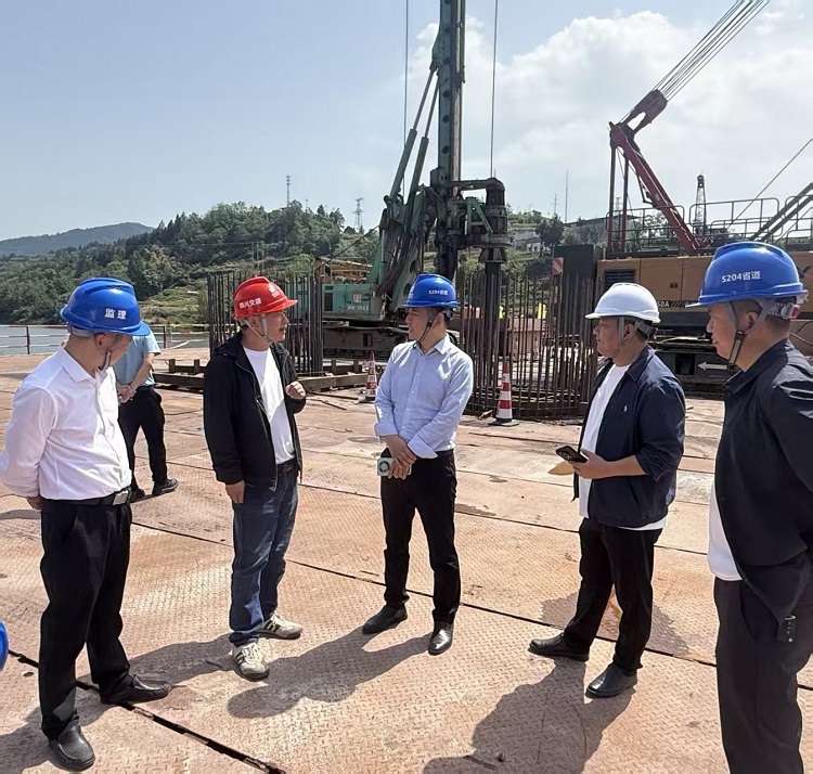 咨询监理所党支部副书记、总经理黄鑫赴省道S204线项目部开展汛前安全专项检查